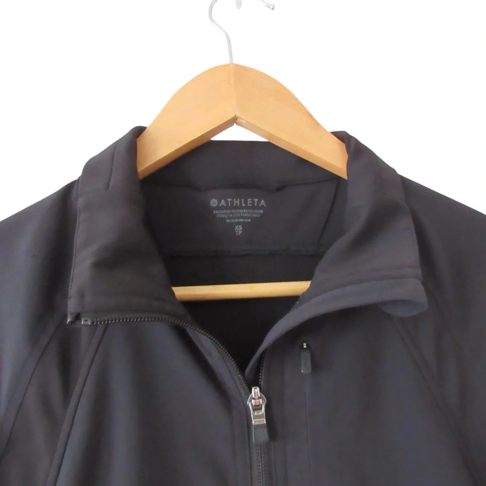 Athleta Run With It Black Jacket XS Athletic Running Stretch Pockets Thumbholes - Picture 3 of 10